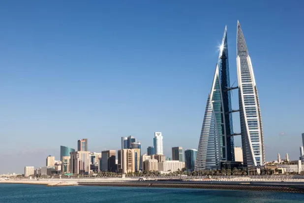 البحرين لإيران: أوقفوا الاعتداءات… الأمن لا يُبنى بالصواريخ والمسيرات