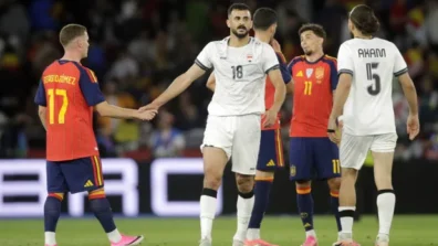 مونديال 2026: منتخب العراق يصل إلى شيكاغو… والسلطات تحتجز أيمن حسين 7 ساعات في المطار