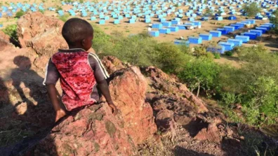 أزمة اللجوء السودانية… وطنان في قلب طفل واحد