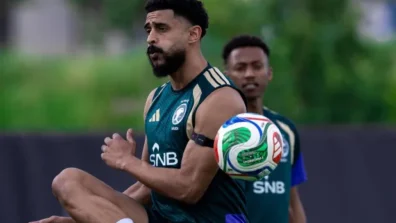 العمري لـ«الشرق الأوسط»: أفكار دونيس تصلنا عبر الفيديو والتدريبات