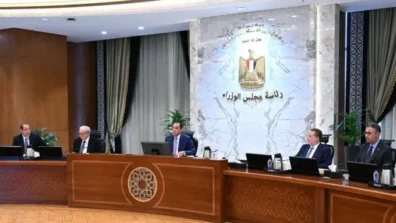 الحكومة المصرية تُمهّد لاعتماد «الدعم النقدي» بتنقيح «بطاقات التموين»