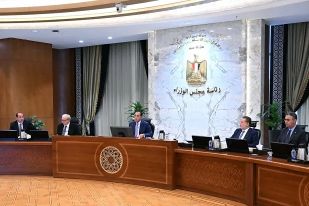 الحكومة المصرية تُمهّد لاعتماد «الدعم النقدي» بتنقيح «بطاقات التموين»