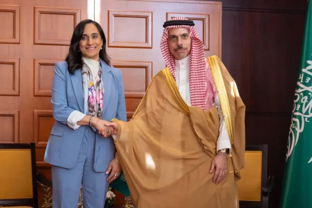 وزير الخارجية السعودي ونظيرته الكندية يناقشان تطورات المنطقة