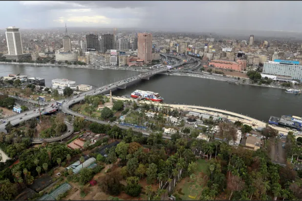 تحقيق في حادثة سقوط طائرة تدريب مدنية بمصر