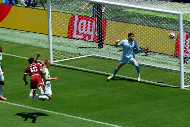 «فيفا» ينسب أول هدف عربي في مونديال 2026 إلى مدافع سويسرا