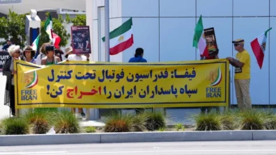 بعثة إيران تصل أميركا وسط احتجاجات تطالب بطردها من الفيفا