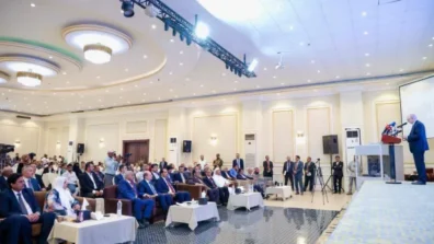 الحكومة اليمنية تدفع نحو اللامركزية وتعزيز الشراكات الدولية