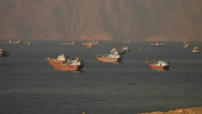 منصات ملاحة: حركة الشحن البحري في مضيق هرمز لا تزال شبه متوقفة
