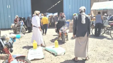 اتهامات للحوثيين بتوزيع أغذية فاسدة