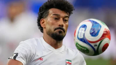 «هذا لا يعنيكم»… ردّ غاضب من رضائيان عن صافرات استهجان النشيد الإيراني
