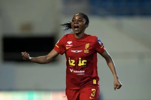 القادسية يعلن رحيل سارة بيورك وأجارا نغويا عن صفوفه