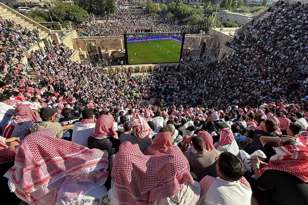 مونديال 2026: آلاف المشجعين الأردنيين ملأوا المدرج الروماني لمتابعة «النشامى»