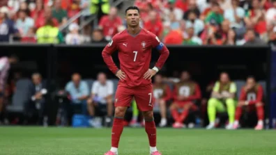 مدرب البرتغال مدافعاً عن رونالدو: علينا توصيل الكرة إليه!