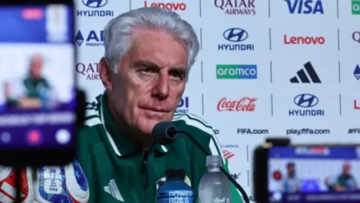 مدرب جنوب أفريقيا لمنتقديه: اصمتوا!