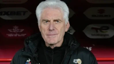 «مونديال 2026»: مدرب جنوب أفريقيا نجم غير متوقع