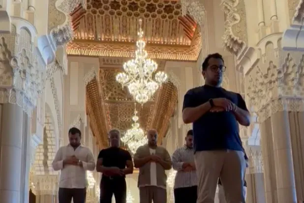 تفاعل واسع بعد إسلام «جيانكارلو إسبوزيتو» خلال تصوير «7Dogs» في السُّعُودية