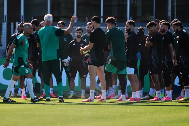 مدرب الجزائر يدافع عن زيدان ويثير الغموض حول مشاركة عمورة أمام الأردن