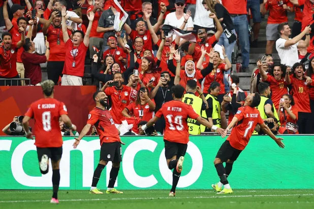 «صلاح» يغيِّر تاريخ مصر… وتحول تكتيكي يقود «الفراعنة» إلى أول انتصار مونديالي