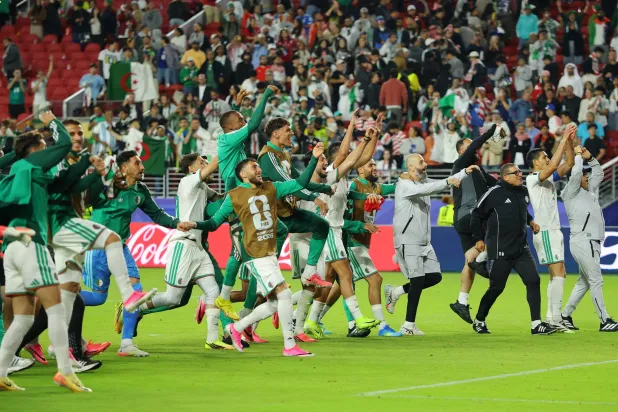 فوز الجزائر يبهج مدينة في كانساس تبنت حلمها في كأس العالم