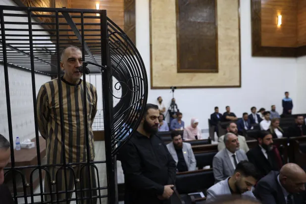 عاطف نجيب ينكر مجدداً الاتهامات بعد مواجهة مع ضحاياه