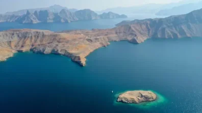 عُمان تتيح ممراً بحرياً مؤقتاً للسفن في «هرمز»
