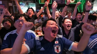 جماهير الصين تضع السياسة جانباً لتشجيع اليابان في «كأس العالم»