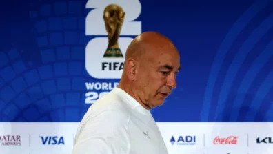 حسام حسن مدرب مصر: محمد صلاح يلعب «بحرية لكن بنظام»
