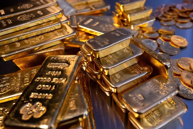 الذهب يتجه لرابع خسارة أسبوعية بضغط من قوة الدولار وتوقعات الفائدة