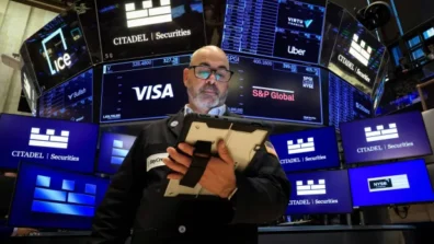 بيانات الوظائف وتوقعات الفائدة تضعان «وول ستريت» أمام أسبوع حاسم