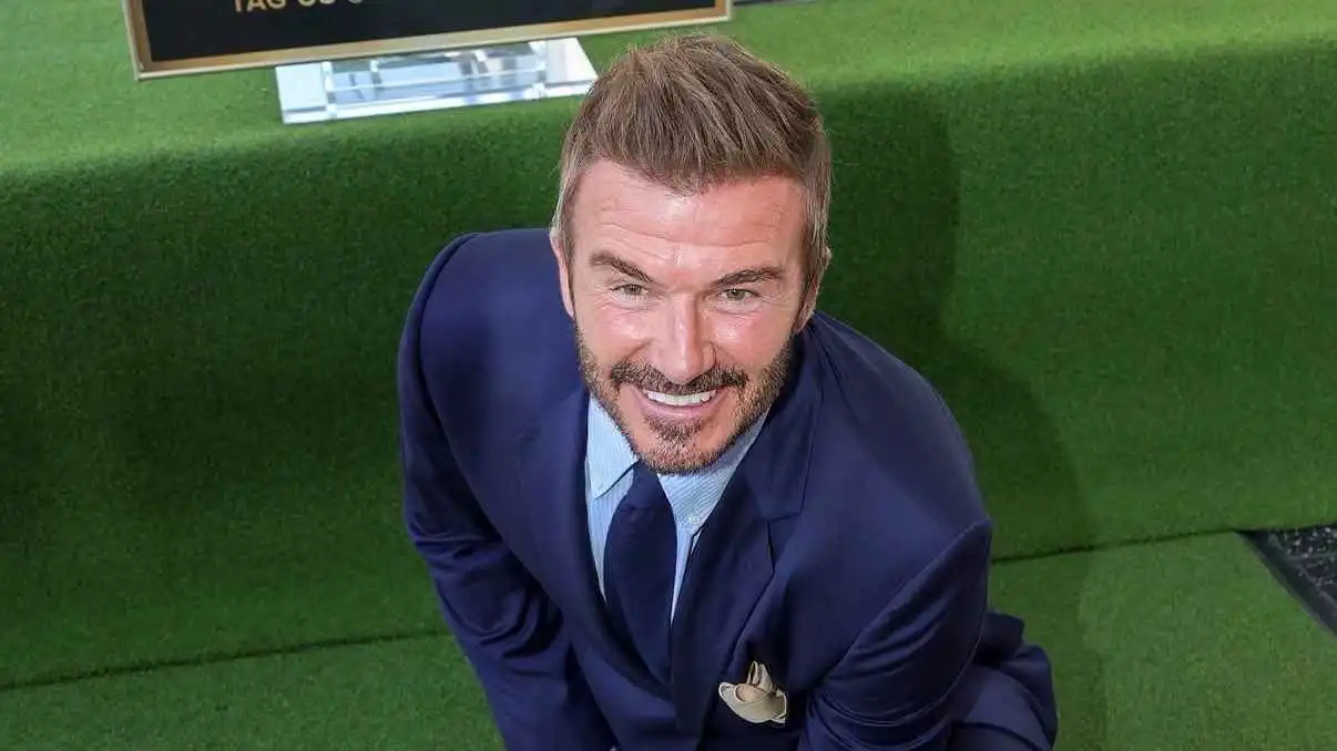 ديفيد بيكهام يحصد نجمة هوليوود وغياب ابنه الأكبر يثير الجدل