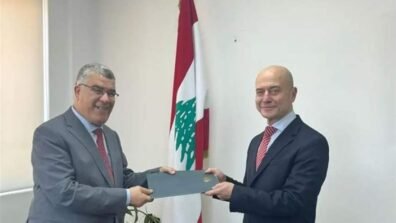السفير عيسى تسلّم أوراق اعتماد السفير الجزائري الجديد