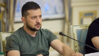 زيلينسكي يتحدث مع المبعوثَين الأميركيَين ويتكوف وكوشنير لإحياء محادثات السلام
