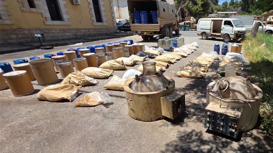 الجيش يضبط مصنعًا يحتوي على كمية كبيرة من المواد التي تستعمل لصناعة المخدرات
