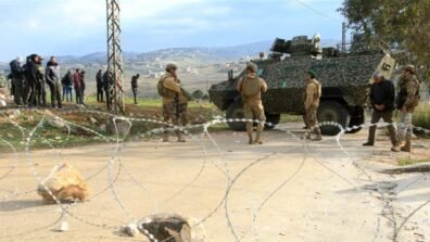 الجيش الإسرائيلي يعرقل وصول قافلة مساعدات للفاتيكان في جنوب لبنان
