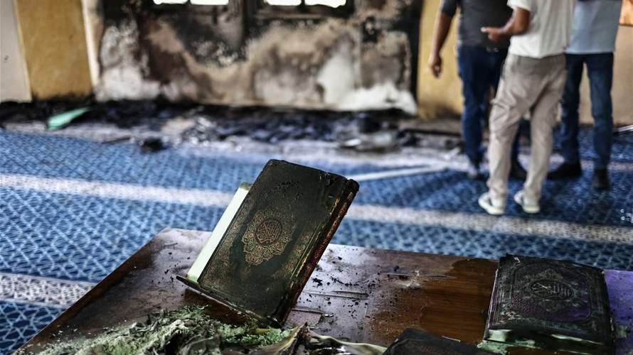 مستوطنون إسرائيليون يلحقون أضرارًا بمسجد في الضفة الغربية