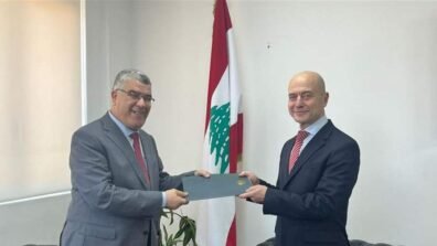 السفير عيسى تسلّم أوراق اعتماد السفير الجزائري الجديد