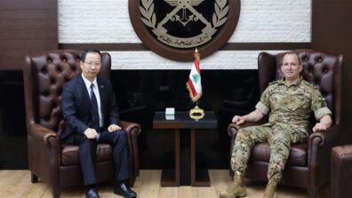 العماد هيكل بحث والسفير الصيني في تعزيز التعاون بين جيشَي البلدين