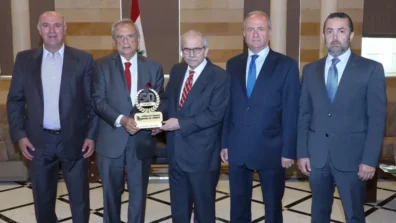 حبيب سلّم رئيس الحكومة "اليوبيل الذهبي" لمصرف الإسكان