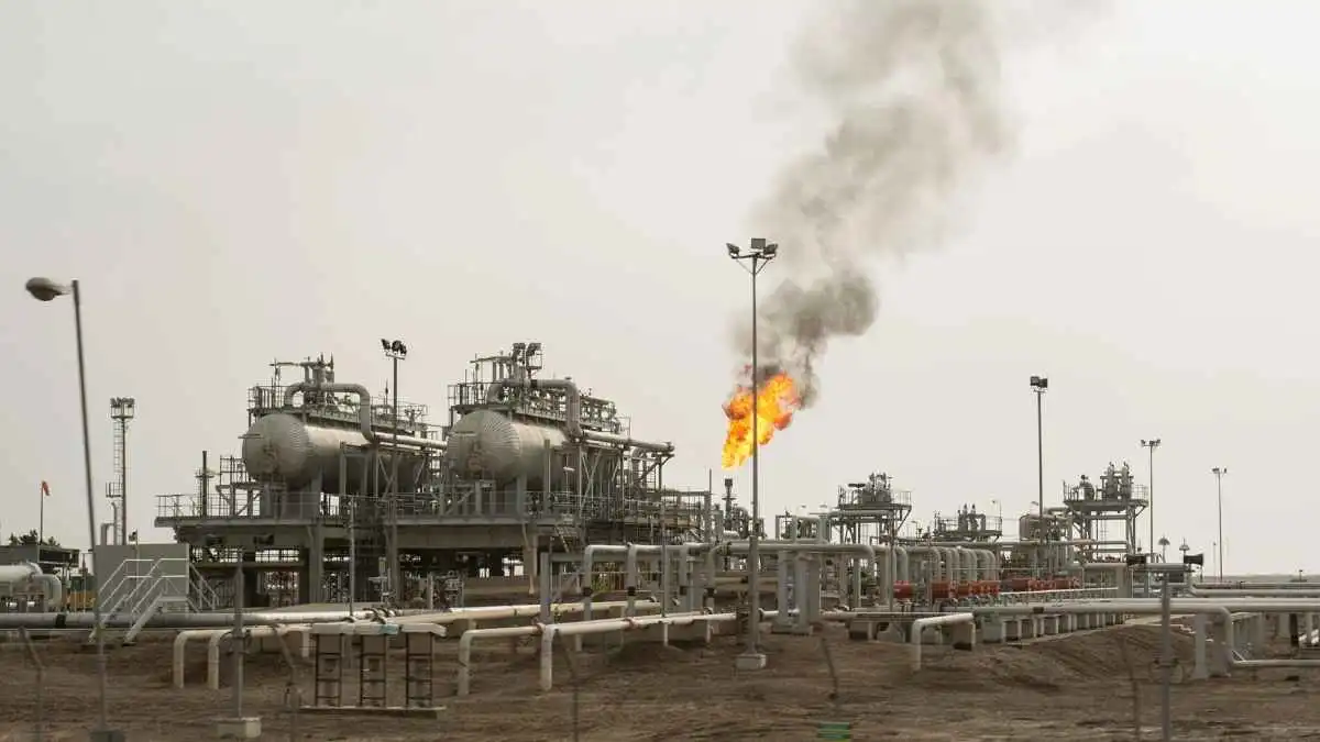 العراق يرفع إنتاج حقول النفط الجنوبية إلى نحو 1.75 مليون