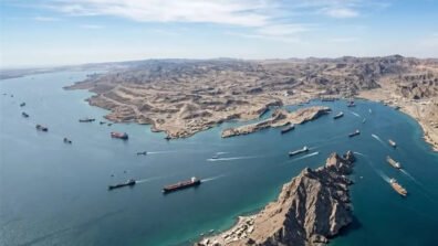 إيران تفرض طلباً مسبقاً لعبور مضيق هرمز