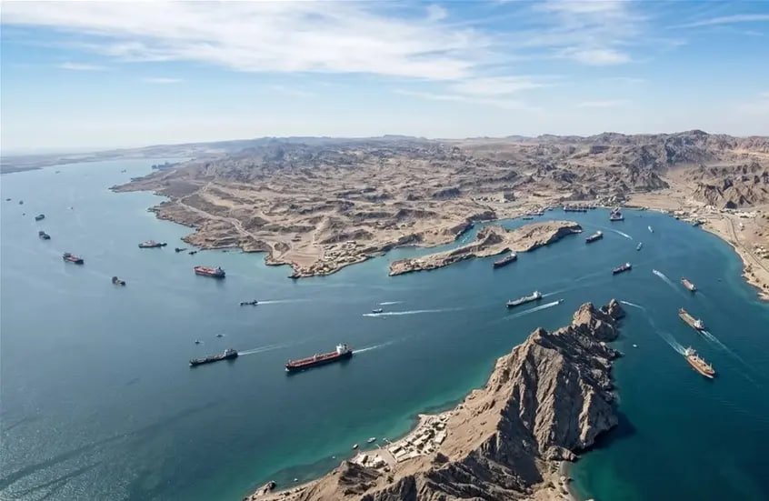 إيران تفرض طلباً مسبقاً لعبور مضيق هرمز