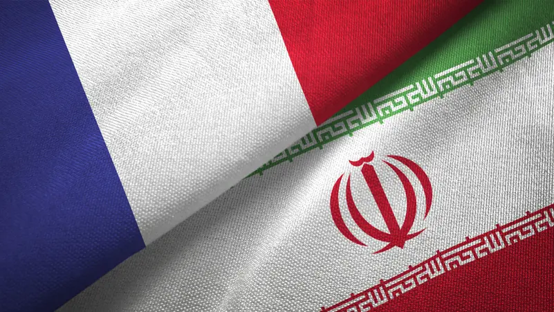 باريس تلوّح بعرقلة رفع العقوبات عن إيران وتربط الأمر بضمانات دولية
