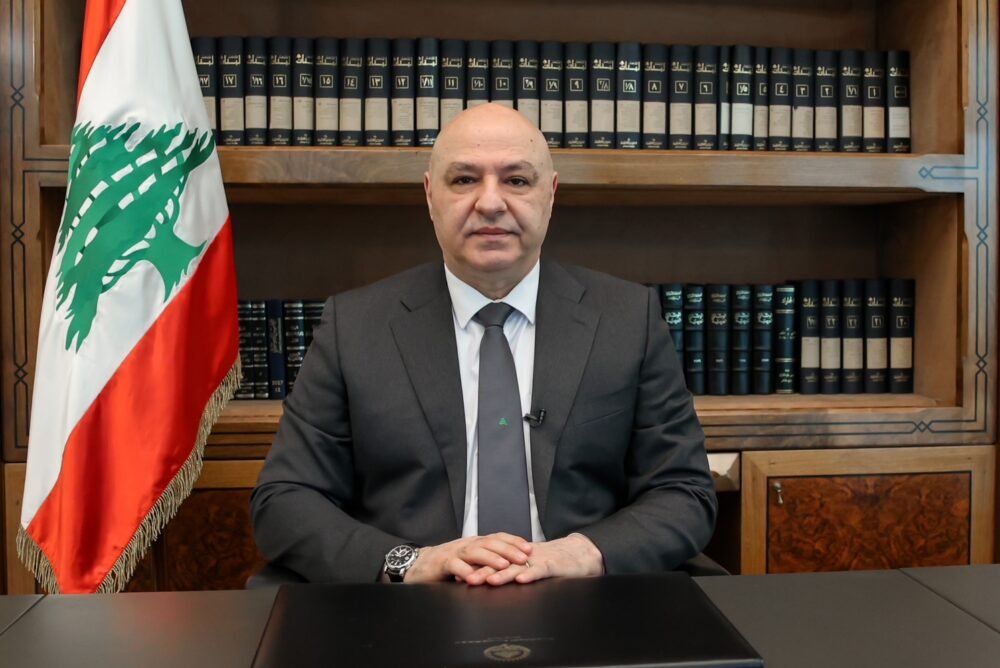 الرئيس عون يبحث مع المشنوق التطورات المحلية